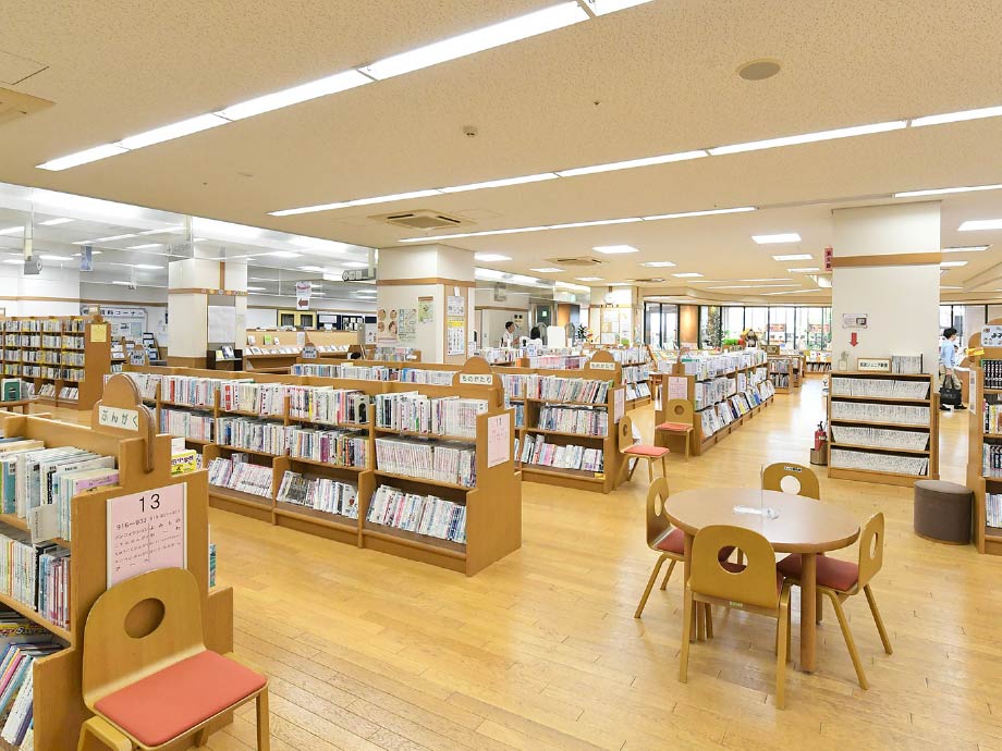 市立図書館本館(アプラたかいし)