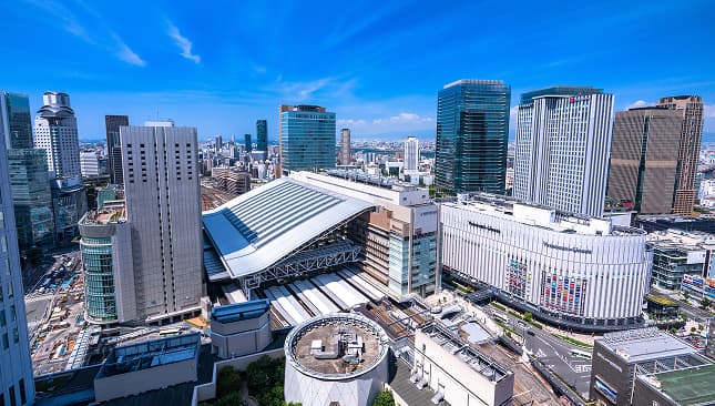 大阪の高層ビル街の様子